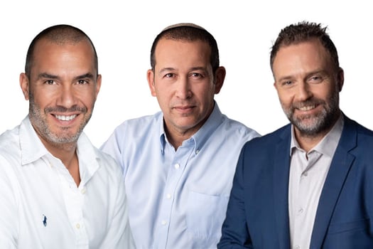 מימין: ניר שמול צלם טל שחר; יעקב ניצן, מנכ״ל ושותף בחברת רובי קפיטל, צילום: ראובן קופצ׳ינסקי; גיל גולדשטיין, מנכ״ל אבני דרך התחדות עירונית, צילום: רמי זרנגר